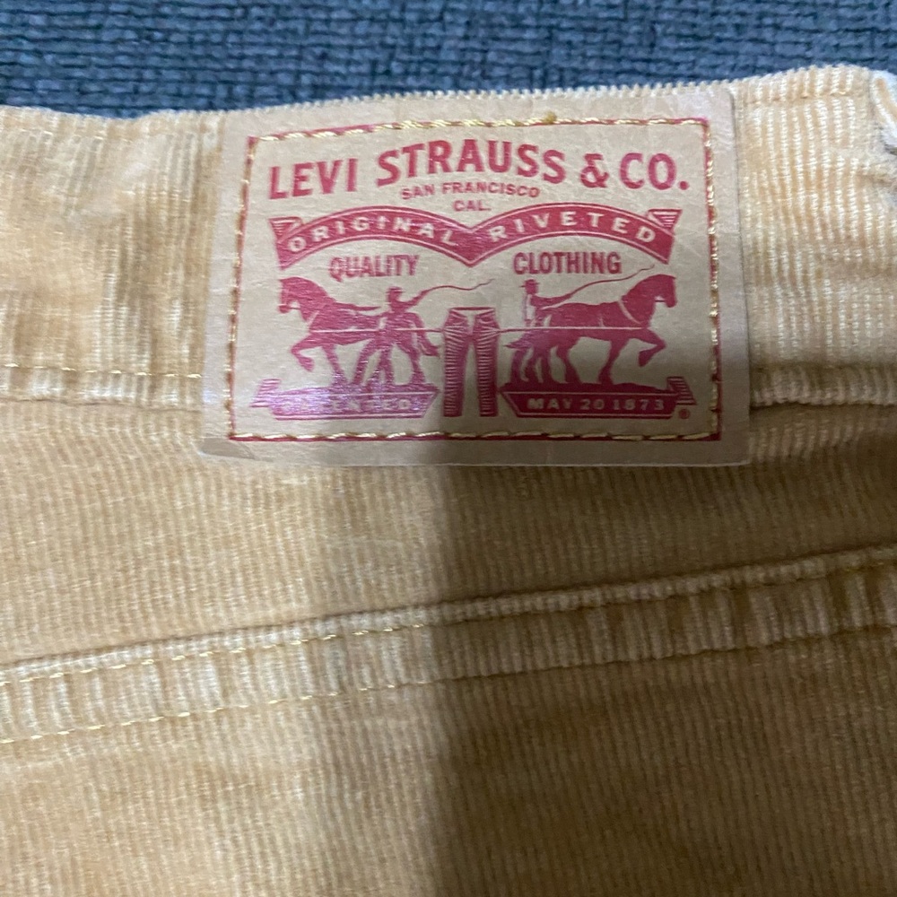 White tag Levi’s 725 boot cut 27x32 Tan Corduroy Pants - Picture 10 of 11